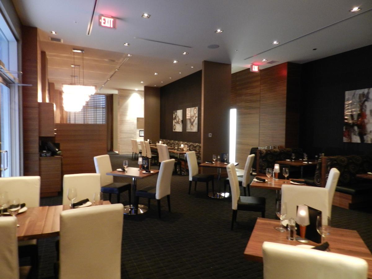 Radisson Hotel & Conference Centre Calgary Airport Exterior foto